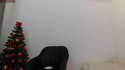 Snapshot of smalldoll7 chatting on 01.08.25 Arianna online show from 01.08.25