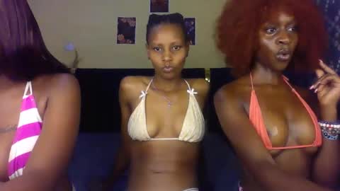 Snapshot of smallie20 chatting on 03.25.26 Smallie20 online show from 03.25.26