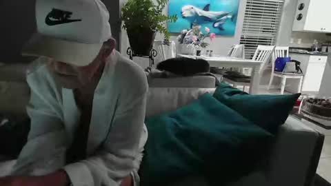 Snapshot of smallpenisbigtongue chatting on 02.11.25 Daddy online show from 02.11.25