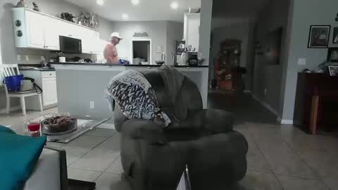 Snapshot of smallpenisbigtongue chatting on 02.14.25 Daddy online show from 02.14.25