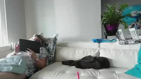 Snapshot of smallpenisbigtongue chatting on 03.01.25 Daddy online show from 03.01.25