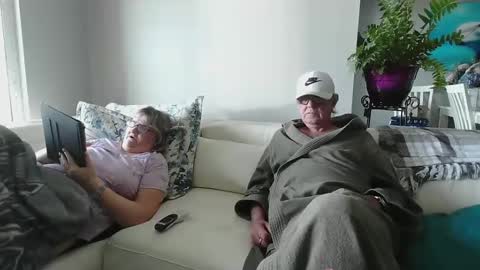 Snapshot of smallpenisbigtongue chatting on 03.06.25 Daddy online show from 03.06.25