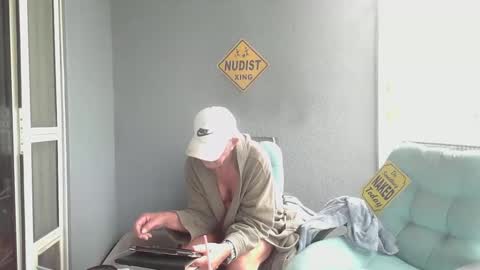 Snapshot of smallpenisbigtongue chatting on 10.10.25 Daddy online show from 10.10.25