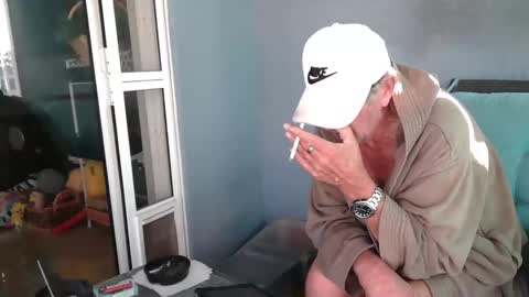 Snapshot of smallpenisbigtongue chatting on 11.18.25 Daddy online show from 11.18.25