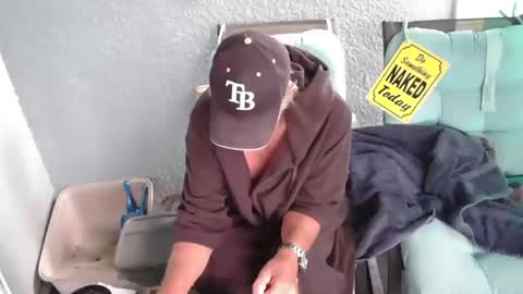 Snapshot of smallpenisbigtongue chatting on 11.27.25 Daddy online show from 11.27.25