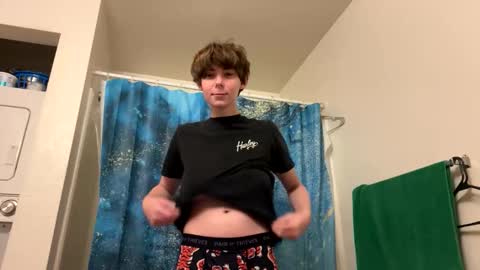 Snapshot of smalltshbigtits chatting on 11.19.25 smalltshbigtits online show from 11.19.25