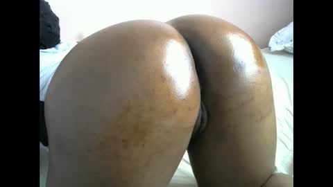 Snapshot of smart_lilly chatting on 10.31.25 smart_lilly online show from 10.31.25