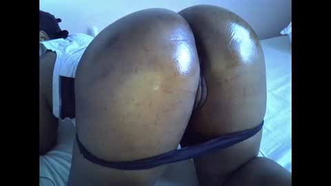 Snapshot of smart_lilly chatting on 11.29.25 smart_lilly online show from 11.29.25