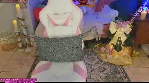 Snapshot of smashberry chatting on 12.04.25 bb online show from 12.04.25