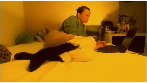 smile_dance_ online show from 02.15.25