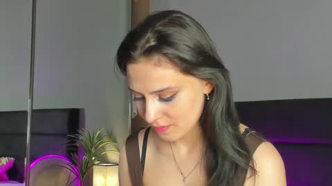 Bella online show from 11.14.25