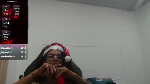 Snapshot of smilet_milf chatting on 12.21.24 Smileth online show from 12.21.24