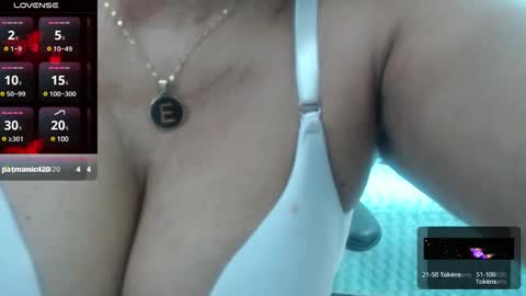 Snapshot of smilet_milf chatting on 12.22.24 Smileth online show from 12.22.24