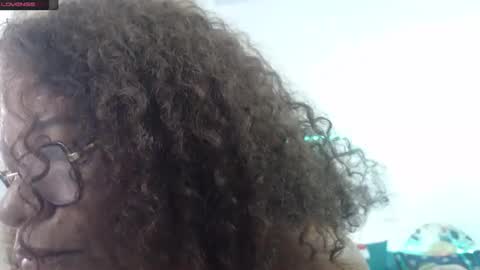 Snapshot of smilet_milf chatting on 12.23.24 Smileth online show from 12.23.24