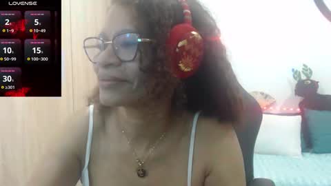 Snapshot of smilet_milf chatting on 12.27.24 Smileth online show from 12.27.24