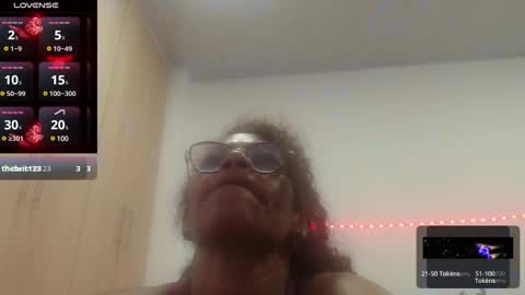 Snapshot of smilet_milf chatting on 12.28.24 Smileth online show from 12.28.24