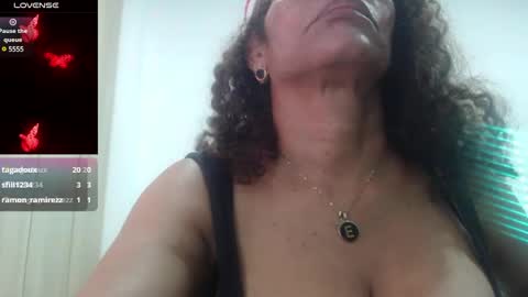 Snapshot of smilet_milf chatting on 12.30.24 Smileth online show from 12.30.24