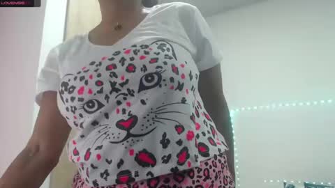 Snapshot of smilet_milf chatting on 01.06.25 Smileth online show from 01.06.25