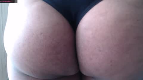 Snapshot of smilet_milf chatting on 01.10.25 Smileth online show from 01.10.25