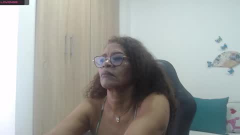 Snapshot of smilet_milf chatting on 01.29.25 Smileth online show from 01.29.25