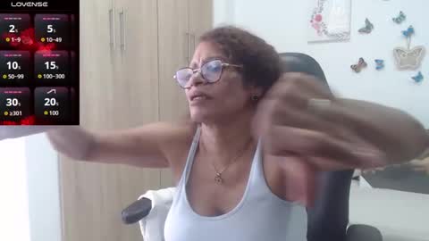 Snapshot of smilet_milf chatting on 02.16.25 Smileth online show from 02.16.25