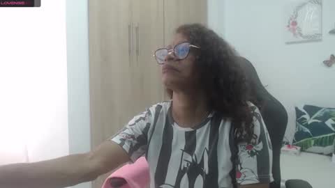 Snapshot of smilet_milf chatting on 02.18.25 Smileth online show from 02.18.25