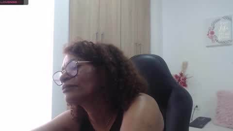 Snapshot of smilet_milf chatting on 02.21.25 Smileth online show from 02.21.25