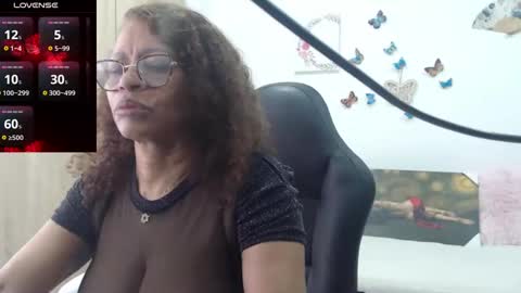 Snapshot of smilet_milf chatting on 02.23.25 Smileth online show from 02.23.25