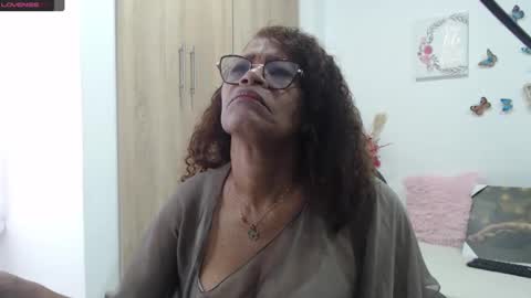 Snapshot of smilet_milf chatting on 02.24.25 Smileth online show from 02.24.25