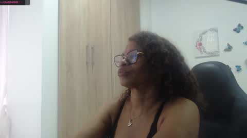 Snapshot of smilet_milf chatting on 02.27.25 Smileth online show from 02.27.25