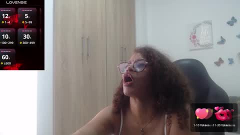 Snapshot of smilet_milf chatting on 02.28.25 Smileth online show from 02.28.25