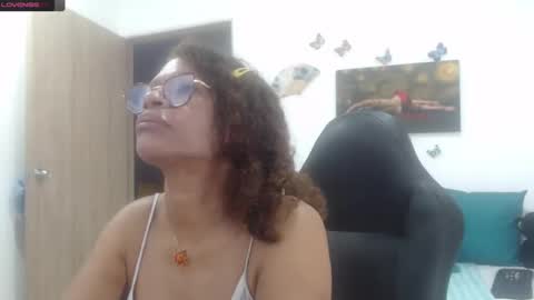 Snapshot of smilet_milf chatting on 03.06.25 Smileth online show from 03.06.25