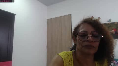 Snapshot of smilet_milf chatting on 03.12.25 Smileth online show from 03.12.25