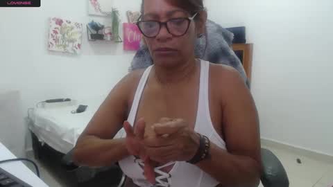 Snapshot of smilet_milf chatting on 09.19.25 Smileth online show from 09.19.25