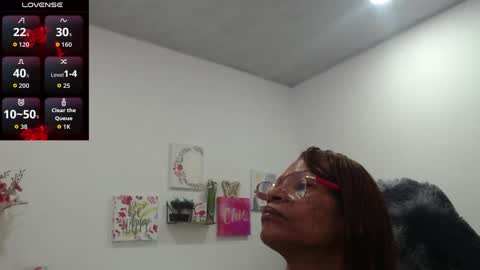 Snapshot of smilet_milf chatting on 10.02.25 Smileth online show from 10.02.25