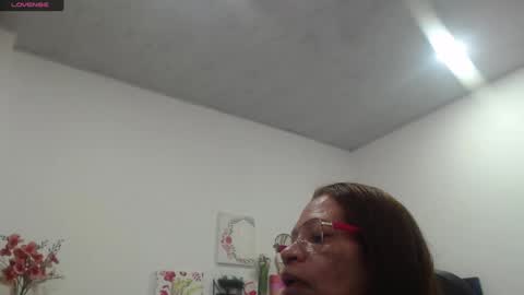 Snapshot of smilet_milf chatting on 10.11.25 Smileth online show from 10.11.25