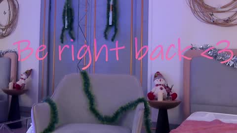 Snapshot of smiley_mia_ chatting on 12.31.24 Mia online show from 12.31.24