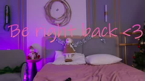 Snapshot of smiley_mia_ chatting on 01.06.25 Mia online show from 01.06.25