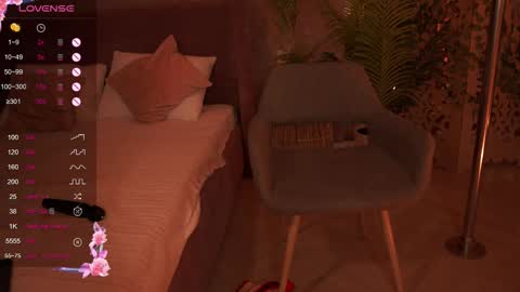 Snapshot of smiley_mia_ chatting on 09.11.25 Mia online show from 09.11.25