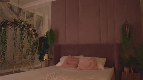 Snapshot of smiley_mia_ chatting on 11.16.25 Mia online show from 11.16.25