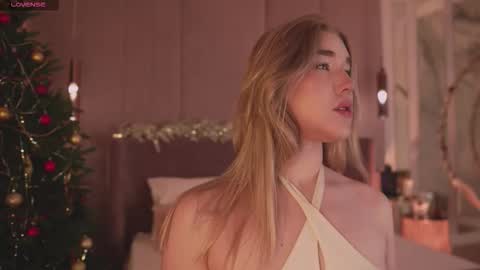 Snapshot of smiley_mia_ chatting on 12.15.25 Mia online show from 12.15.25