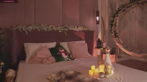 Snapshot of smiley_mia_ chatting on 12.16.25 Mia online show from 12.16.25