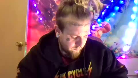 Snapshot of smokebluntafterblunt chatting on 01.10.25 smoke online show from 01.10.25