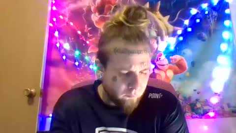 Snapshot of smokebluntafterblunt chatting on 01.12.25 smoke online show from 01.12.25