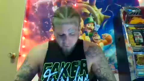 Snapshot of smokebluntafterblunt chatting on 10.19.25 smoke online show from 10.19.25