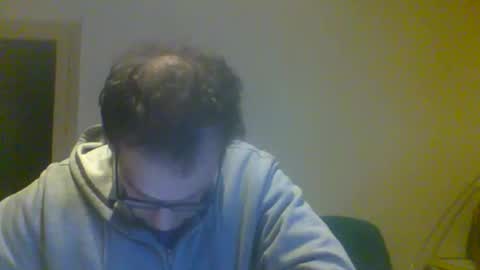 Snapshot of smokered100s chatting on 11.15.25 luca online show from 11.15.25