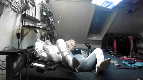 smokeslut365 online show from 02.27.25