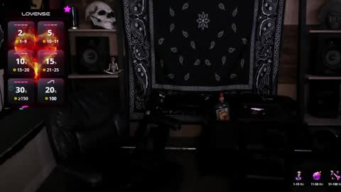 Snapshot of smokey915 chatting on 12.30.24 Smokey915 online show from 12.30.24