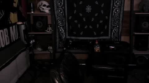 Snapshot of smokey915 chatting on 12.30.24 Smokey915 online show from 12.30.24