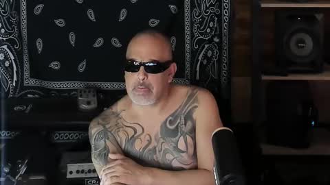 Snapshot of smokey915 chatting on 02.16.25 Smokey915 online show from 02.16.25